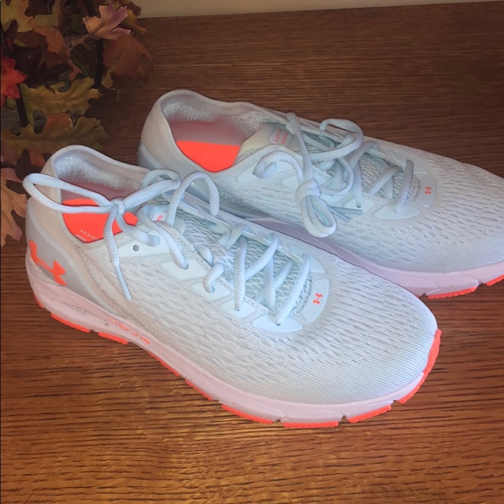 UNDER ARMOUR HOVR SONIC SNEAKERS